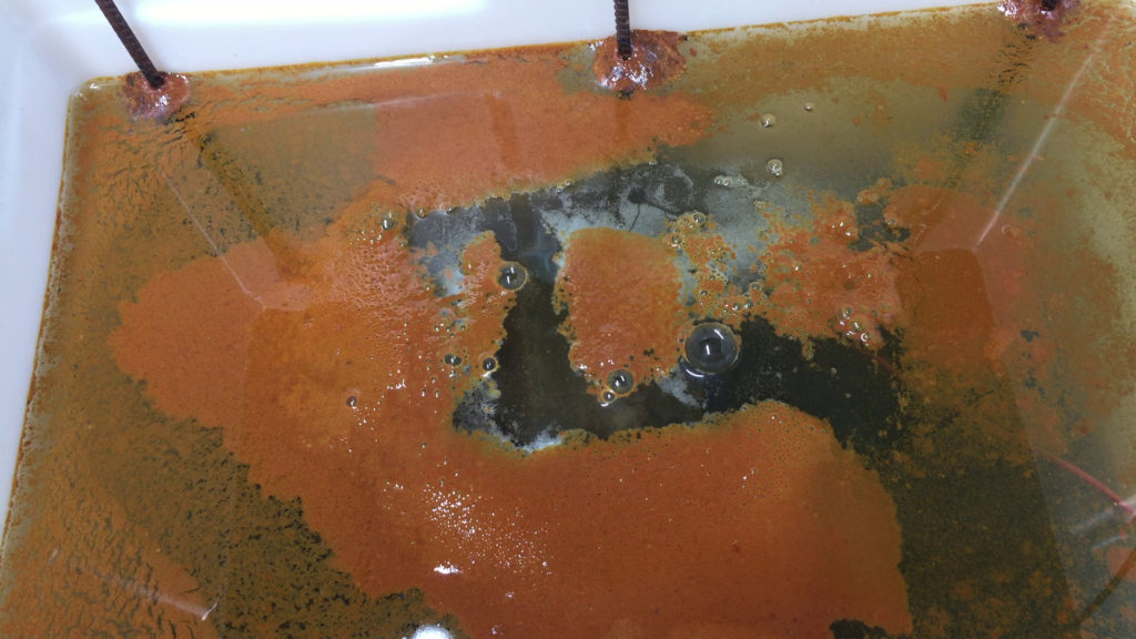 De-rusting in progress